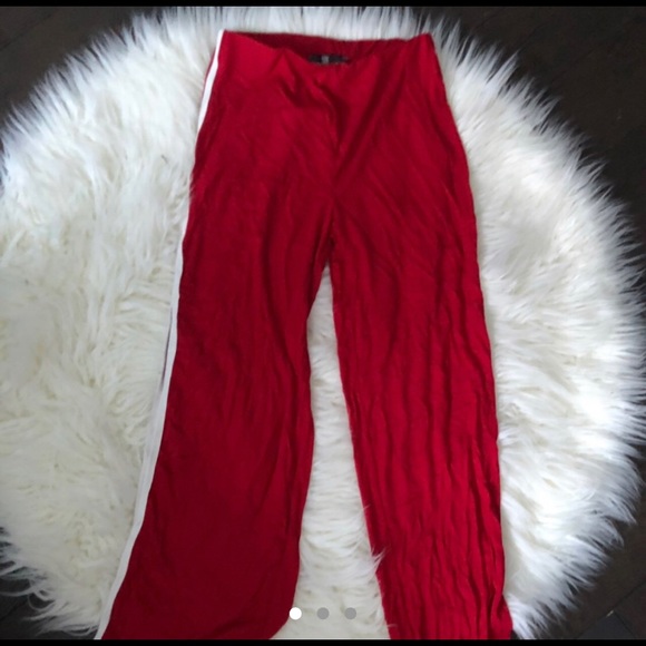 Red slit pants - Picture 3 of 5